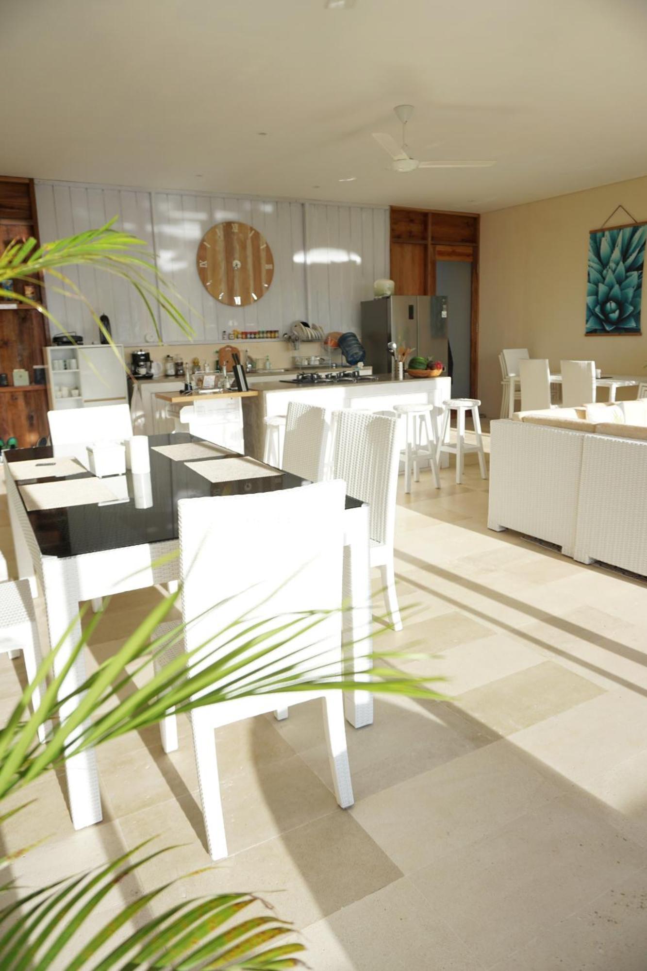 Villa Atas Pelangi Kuta  Buitenkant foto