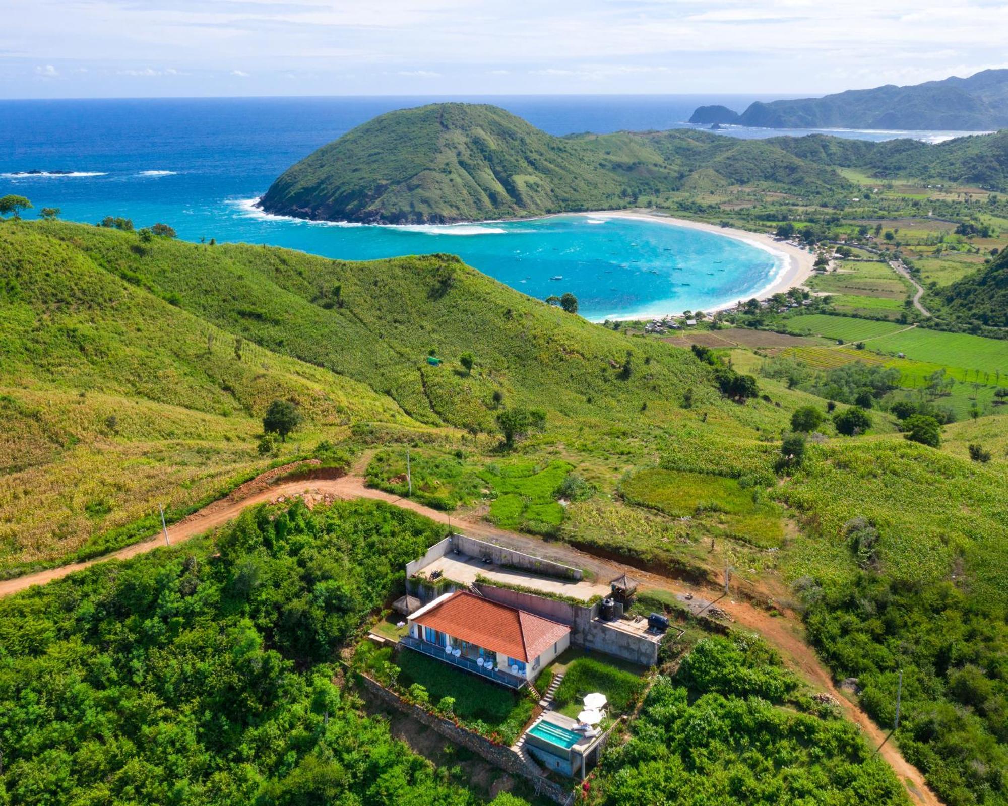 Villa Atas Pelangi Kuta  Buitenkant foto